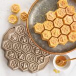 Nordic Ware Honeycomb Pull-Apart Pan - Image 6